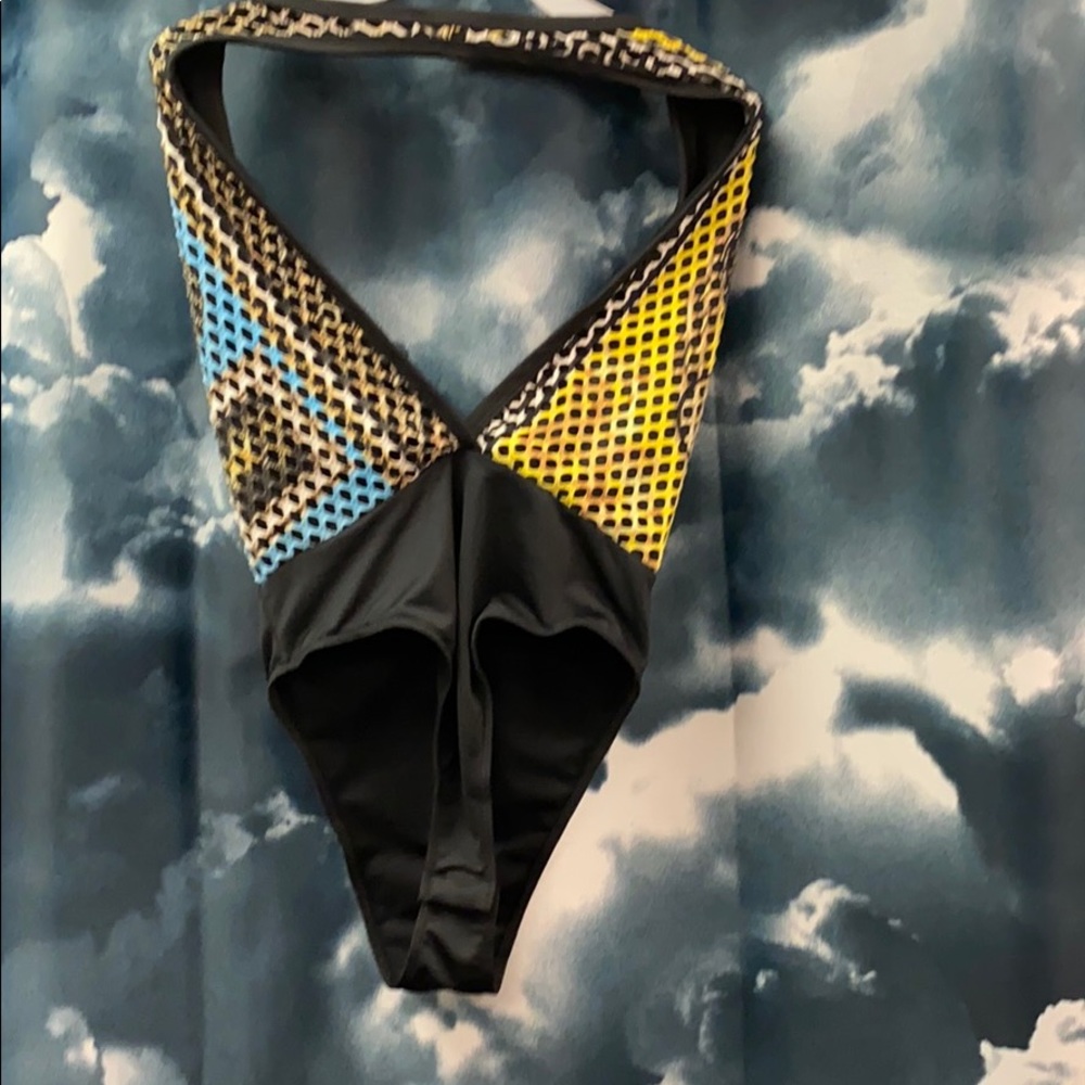 New: Highlight Bathing Suit Or Halter Top